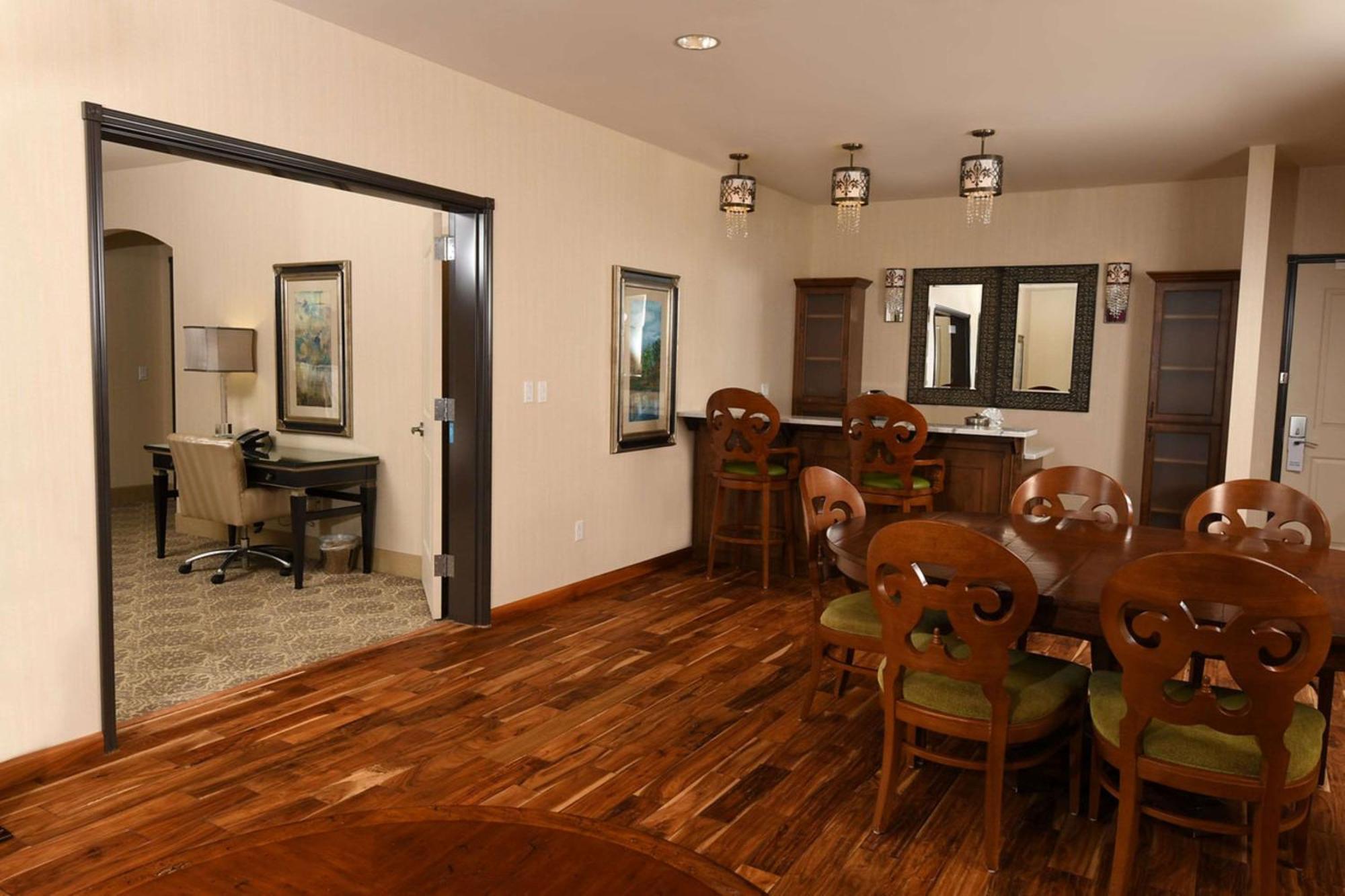 Woolley'S Classic Suites Denver Airport Аурора Екстериор снимка