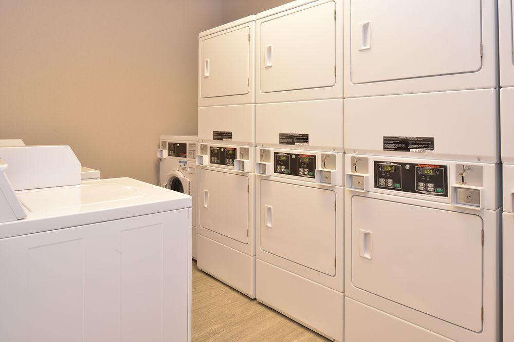 Woolley'S Classic Suites Denver Airport Аурора Екстериор снимка